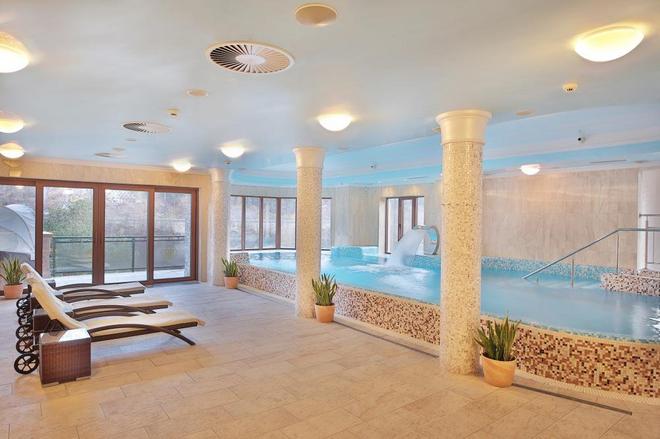 Retro Riverside Wellness Resort foto 27