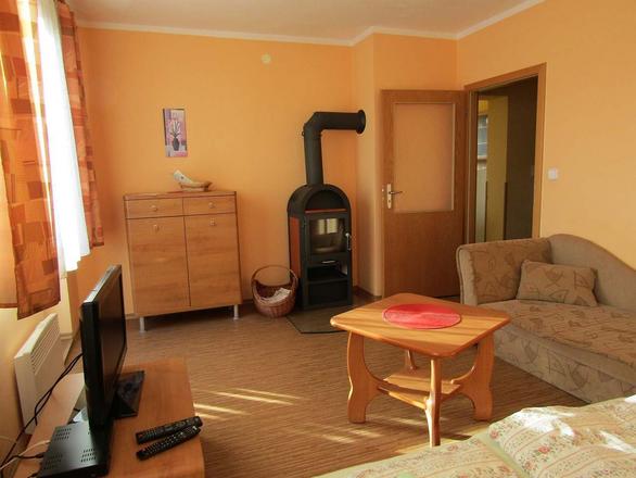 apartm&aacute;n DVA ložnice s ob&yacute;v&aacute;kem